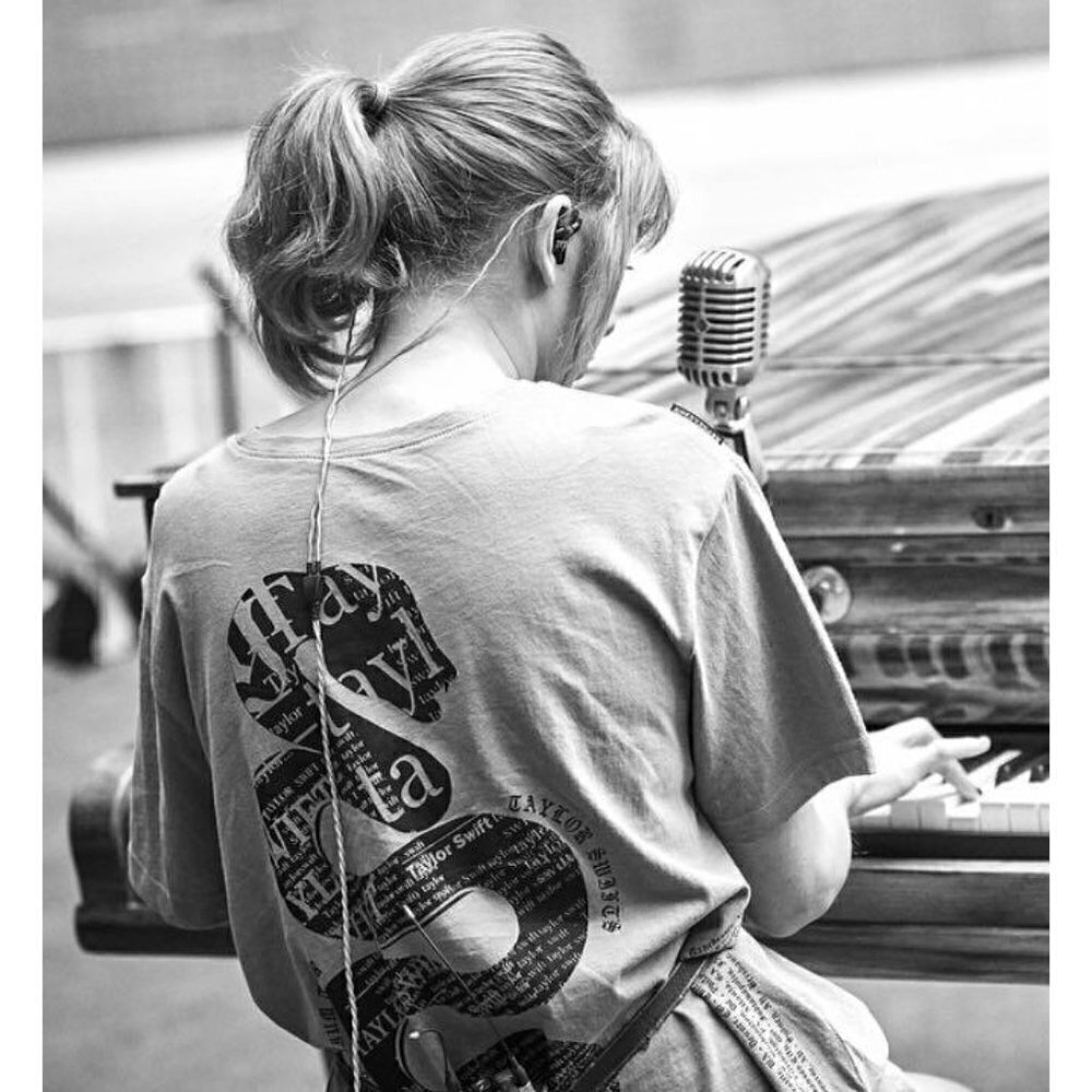 Taylor Swift Reputation Snake Short Sleeve Oversized Pocket T Shirt Green